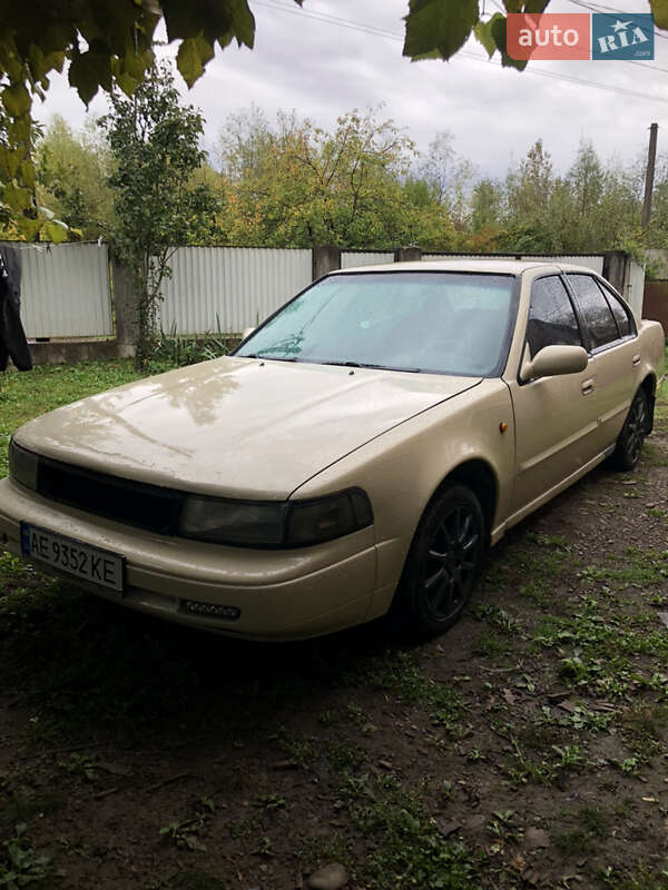 Седан Nissan Maxima 1994 в Хусті