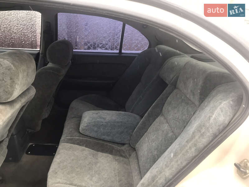 Седан Nissan Maxima 1998 в Днепре
