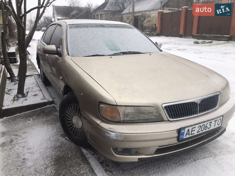 Седан Nissan Maxima 1998 в Днепре