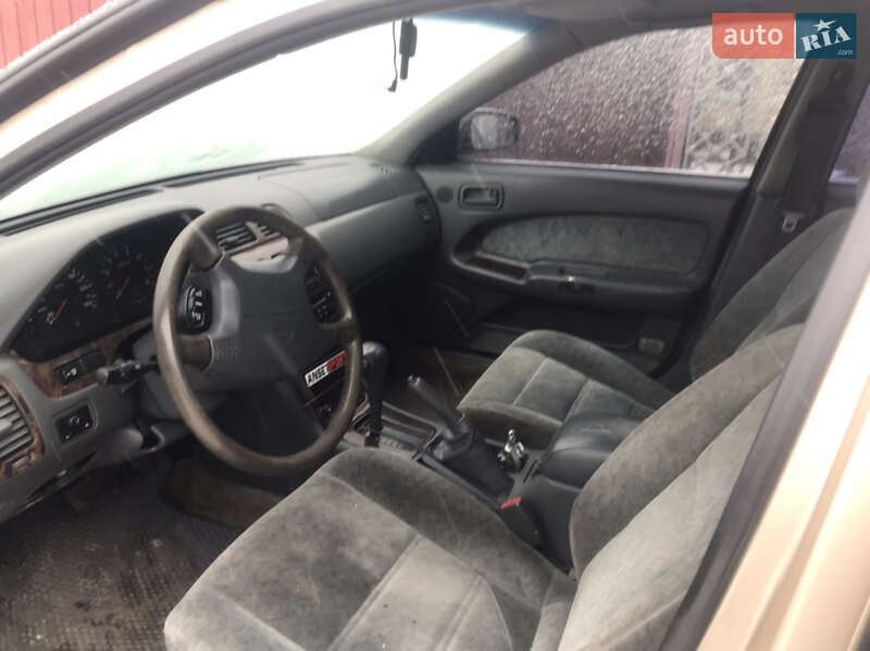 Седан Nissan Maxima 1998 в Днепре