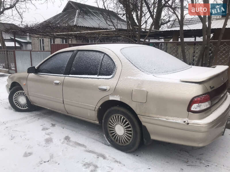 Седан Nissan Maxima 1998 в Днепре
