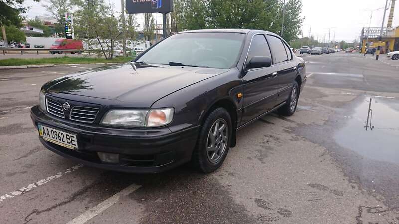 Седан Nissan Maxima 1995 в Киеве