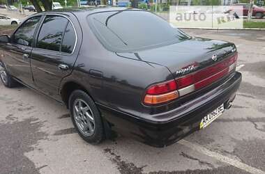 Седан Nissan Maxima 1995 в Киеве