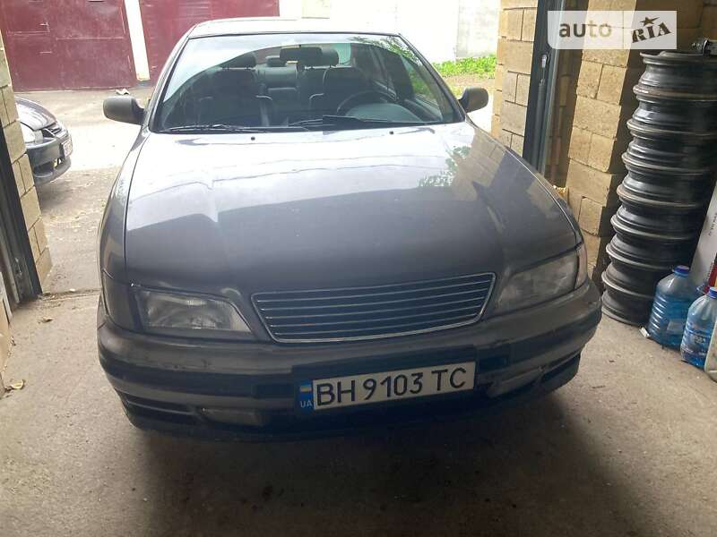 Седан Nissan Maxima 1996 в Одесі