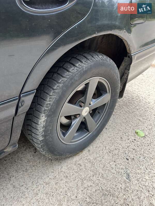 Седан Nissan Maxima 2000 в Сарнах