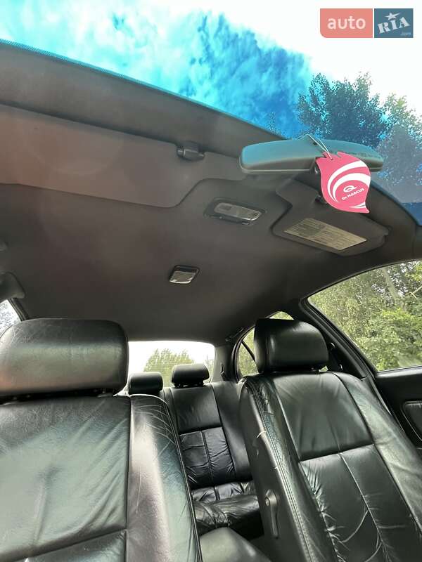 Седан Nissan Maxima 2000 в Сарнах