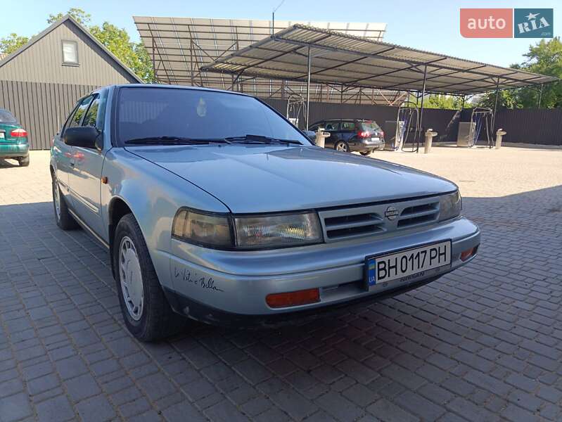 Седан Nissan Maxima 1990 в Первомайске