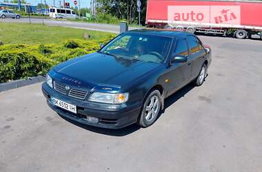 Седан Nissan Maxima 1995 в Рівному