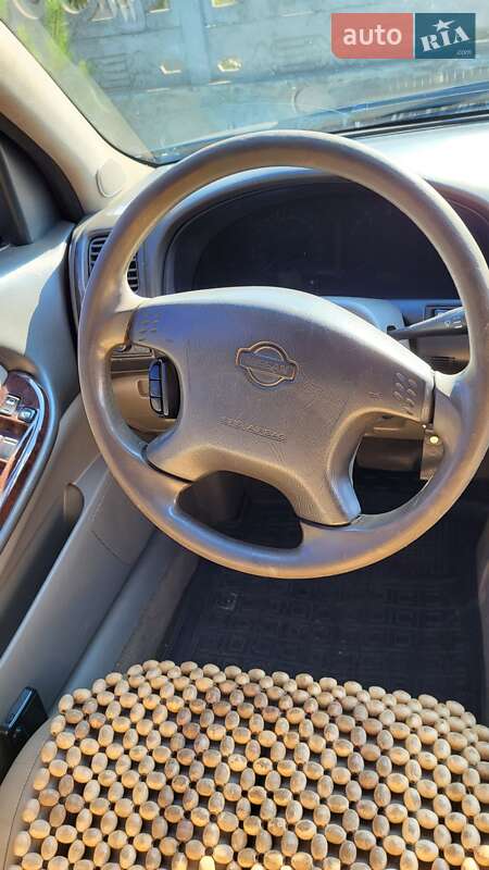 Седан Nissan Maxima 2000 в Миколаєві