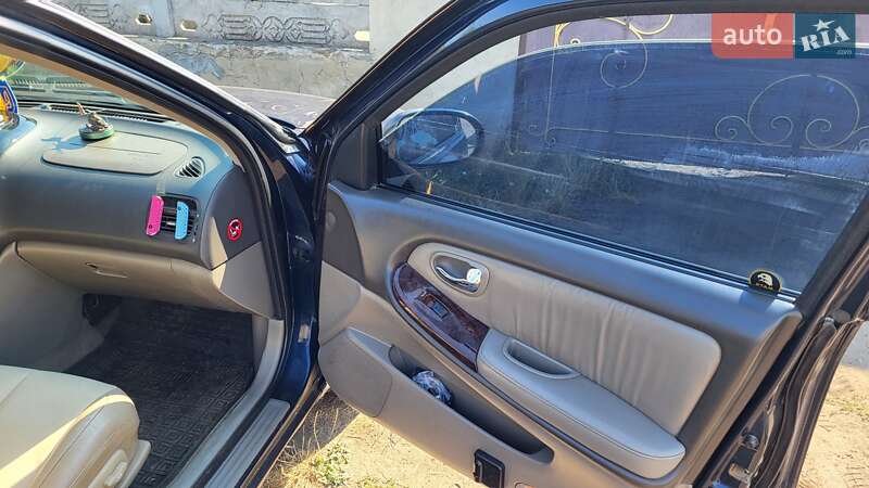 Седан Nissan Maxima 2000 в Миколаєві