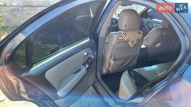 Седан Nissan Maxima 2000 в Миколаєві