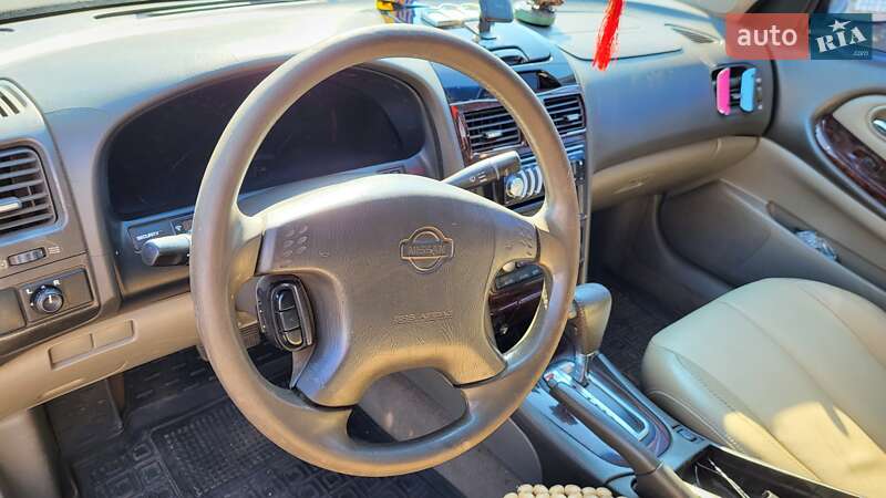 Седан Nissan Maxima 2000 в Миколаєві