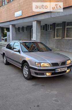 Седан Nissan Maxima 1995 в Ровно