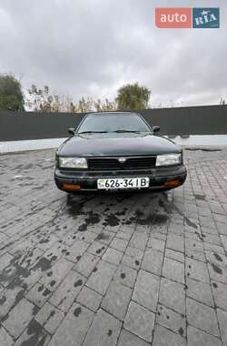 Седан Nissan Maxima 1993 в Городенке