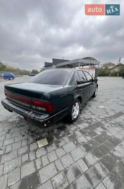 Седан Nissan Maxima 1993 в Городенке