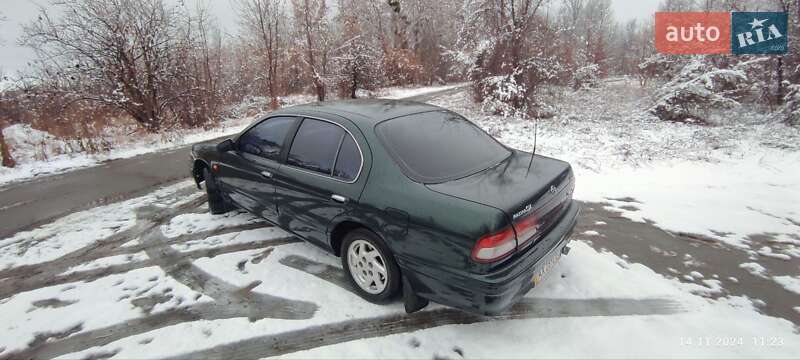 Седан Nissan Maxima 1998 в Комсомольском