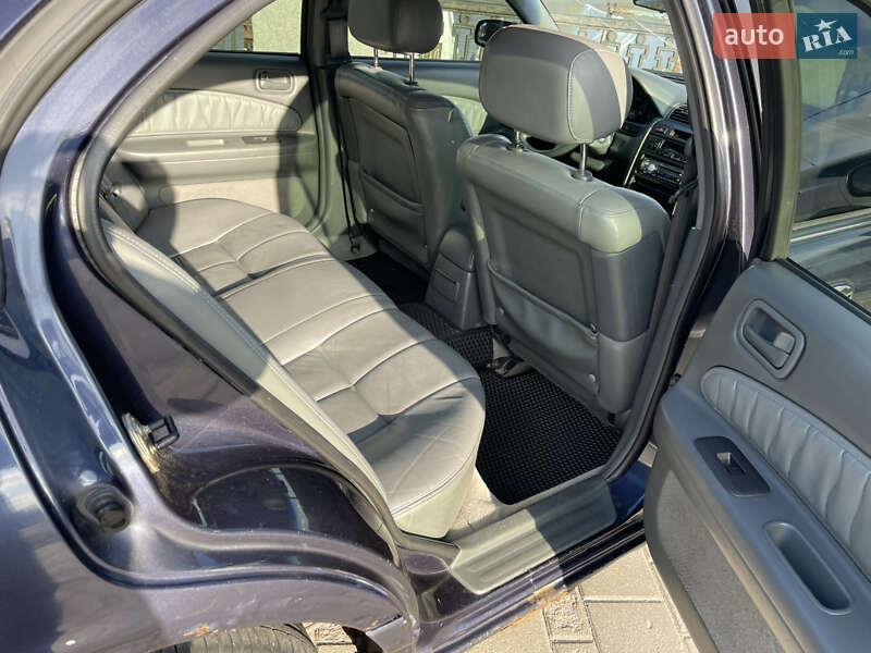 Седан Nissan Maxima 1998 в Днепре