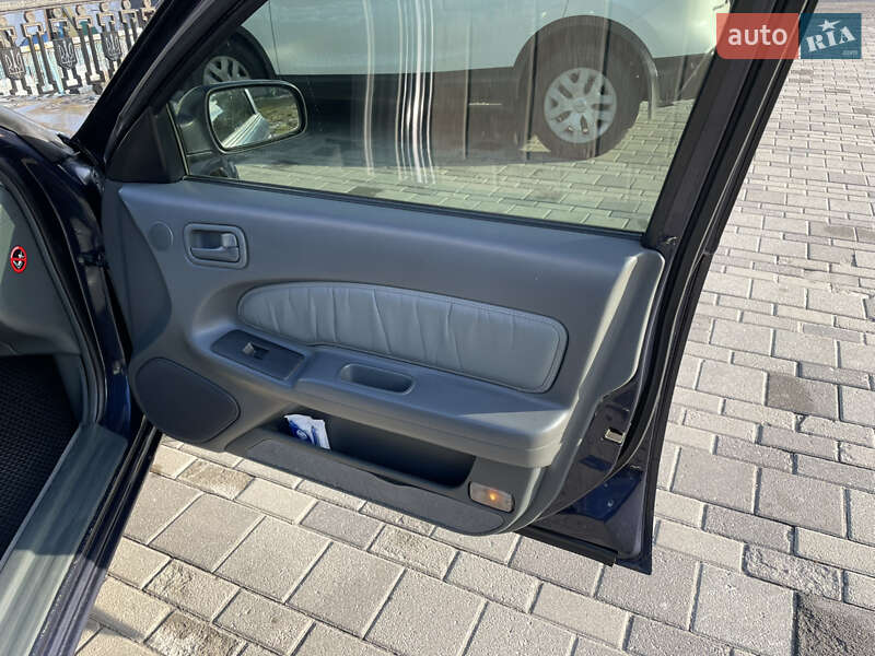 Седан Nissan Maxima 1998 в Днепре