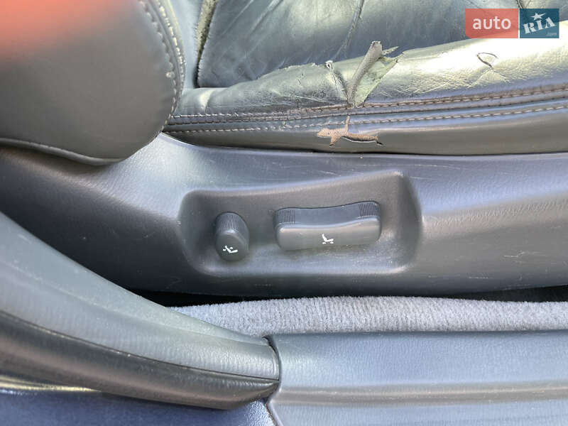 Седан Nissan Maxima 1998 в Днепре