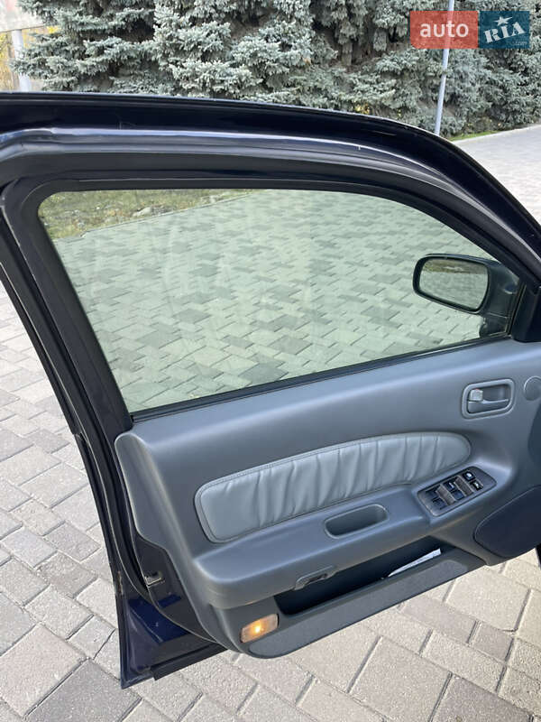 Седан Nissan Maxima 1998 в Днепре