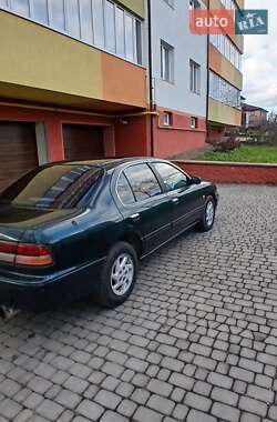 Седан Nissan Maxima 1996 в Черновцах