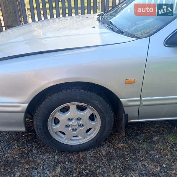Седан Nissan Maxima 2000 в Немирові