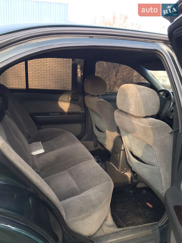 Седан Nissan Maxima 1998 в Гайвороні