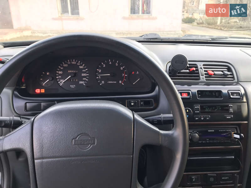 Седан Nissan Maxima 1998 в Гайвороні