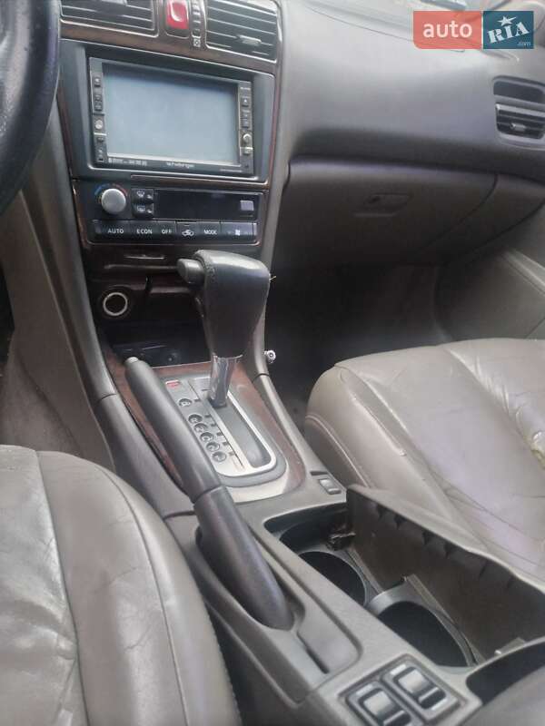 Седан Nissan Maxima 2000 в Івано-Франківську