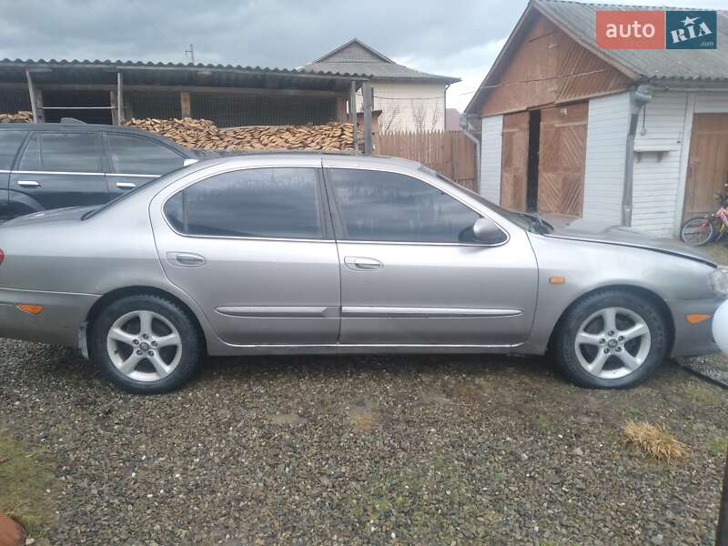 Седан Nissan Maxima 2000 в Івано-Франківську