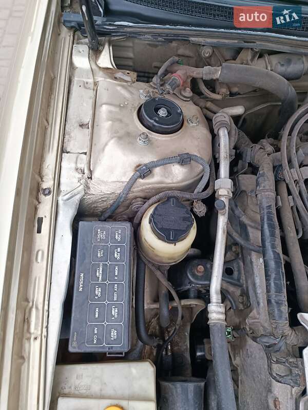 Седан Nissan Maxima 2002 в Днепре