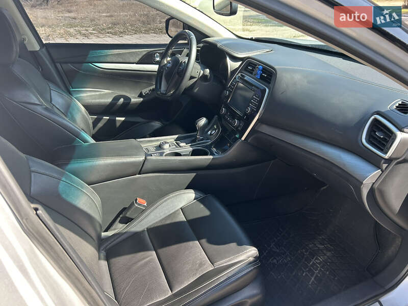 Седан Nissan Maxima 2017 в Кам'янському