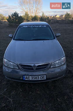 Седан Nissan Maxima 2000 в 