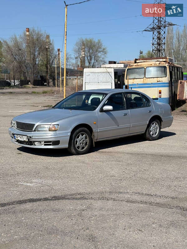 Седан Nissan Maxima 2000 в 