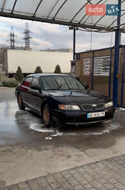 Седан Nissan Maxima 1997 в Днепре
