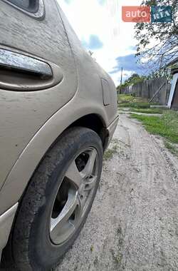 Седан Nissan Maxima 1996 в 