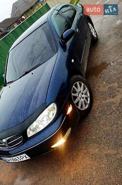 Седан Nissan Maxima 2000 в Рени