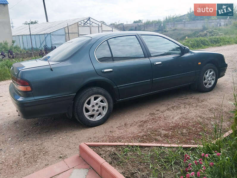 Седан Nissan Maxima 1996 в Одессе