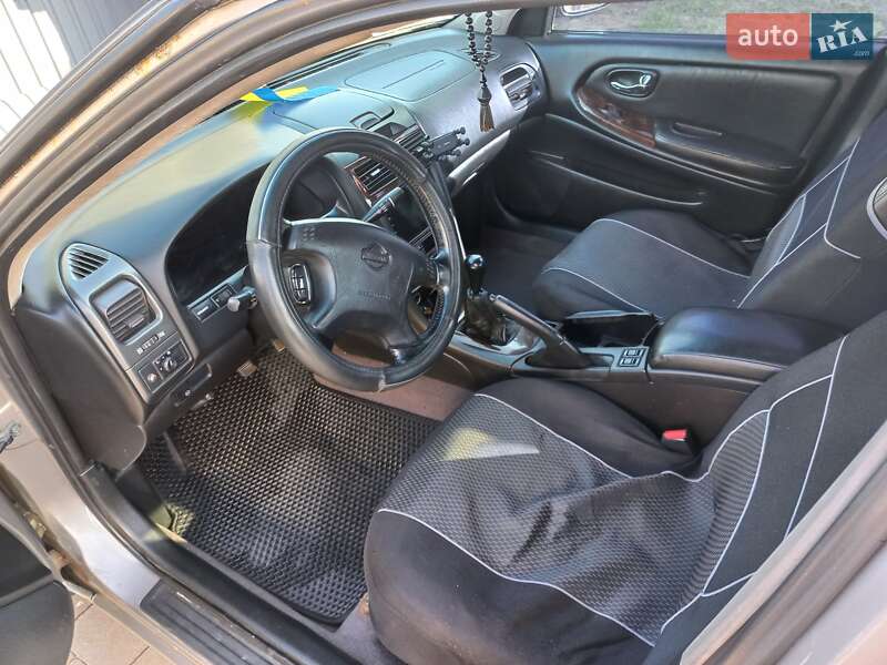 Седан Nissan Maxima 2002 в Миргороде