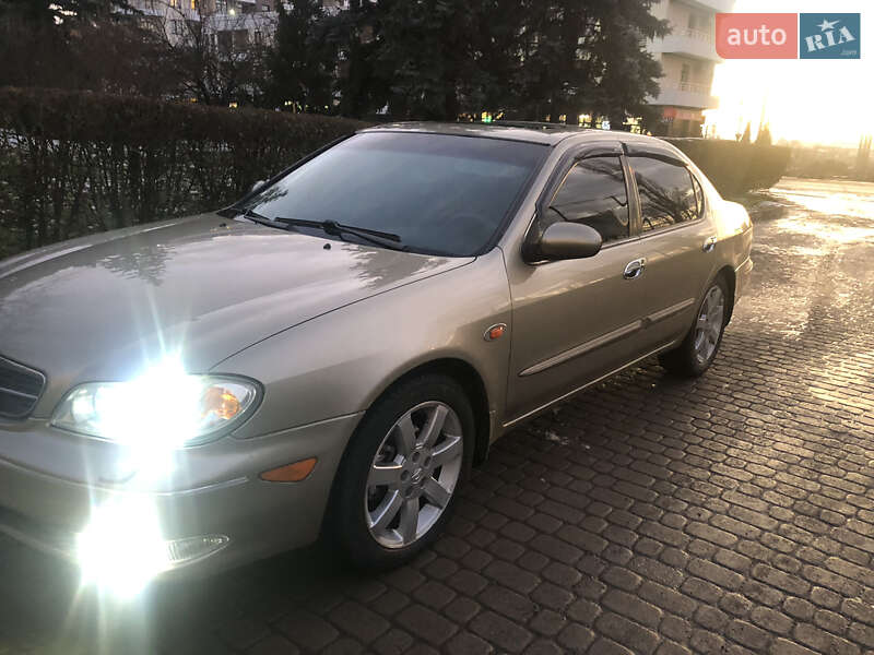 Седан Nissan Maxima 2003 в Ужгороде
