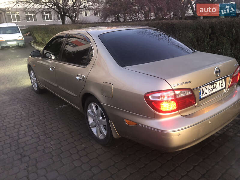Седан Nissan Maxima 2003 в Ужгороде