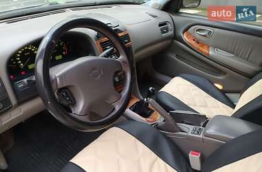 Седан Nissan Maxima 2002 в 