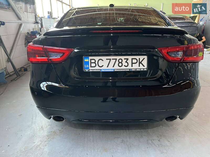 Седан Nissan Maxima 2015 в Львові