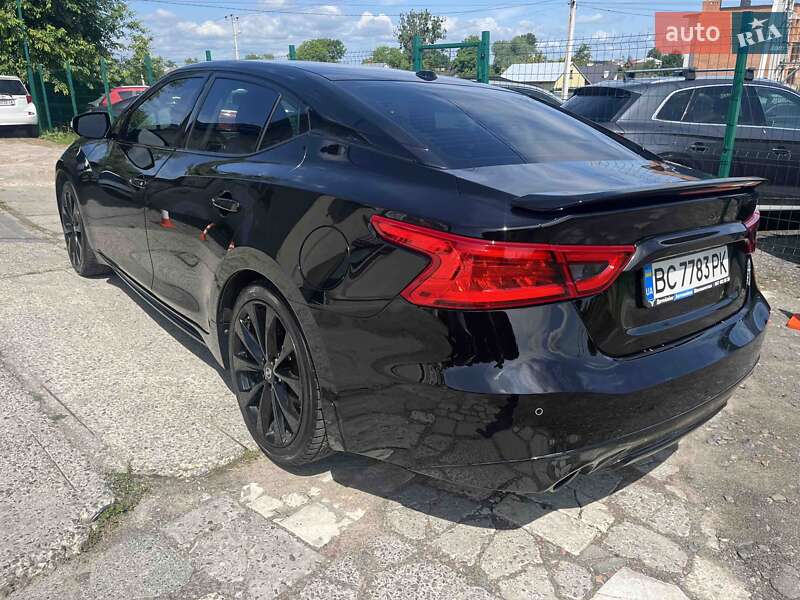 Седан Nissan Maxima 2015 в Львові
