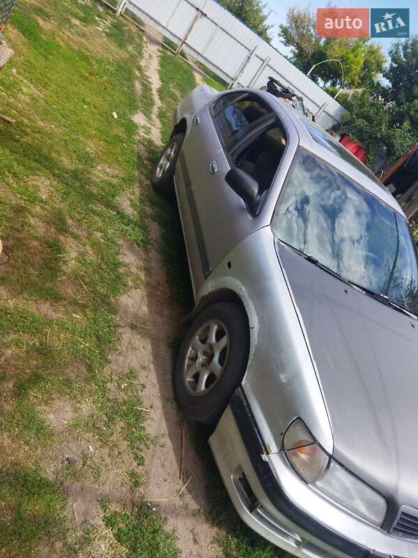 Седан Nissan Maxima 1999 в Знаменке