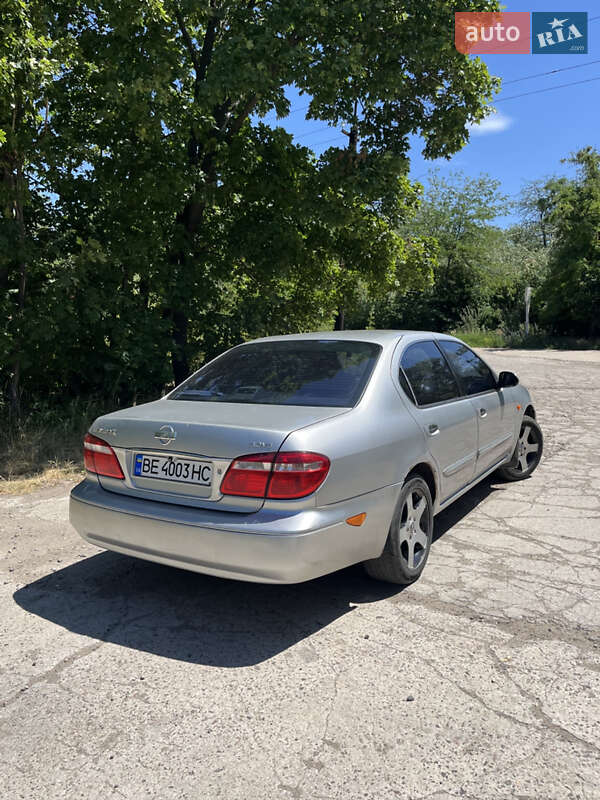 Седан Nissan Maxima 2002 в Южноукраинске