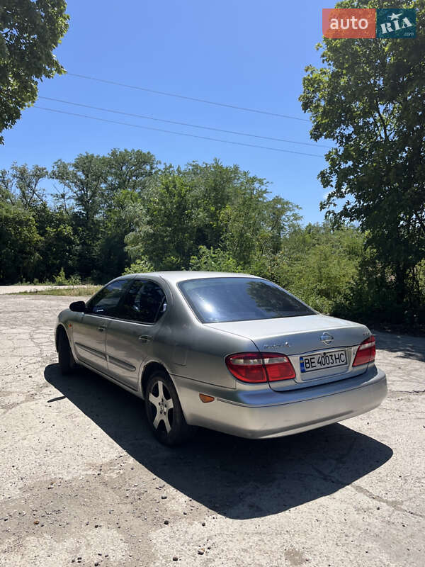 Седан Nissan Maxima 2002 в Южноукраинске