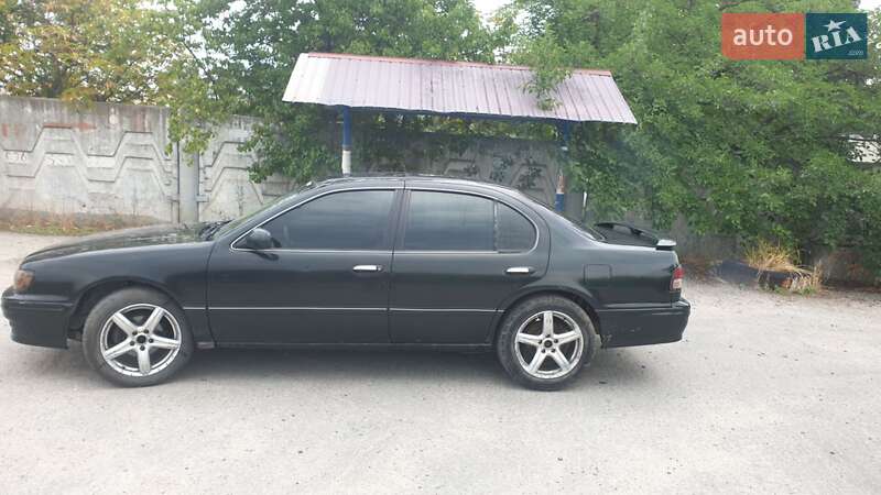 Седан Nissan Maxima 1996 в Днепре