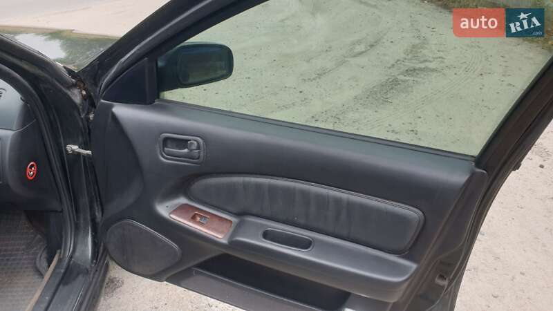 Седан Nissan Maxima 1996 в Днепре