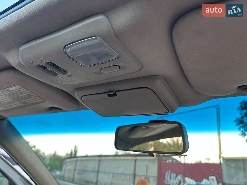 Седан Nissan Maxima 2000 в Днепре